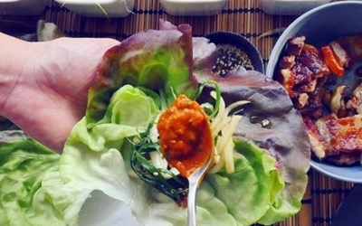 Các bước cuốn thịt nướng chuẩn Hàn, tìm hiểu văn hóa thịt nướng khi đi du lịch Hàn Quốc