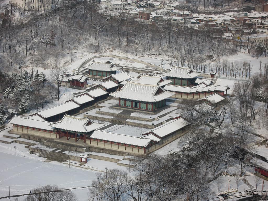 Nhìn trên cao toàn cảnh cung điện  Gyeonghuigung