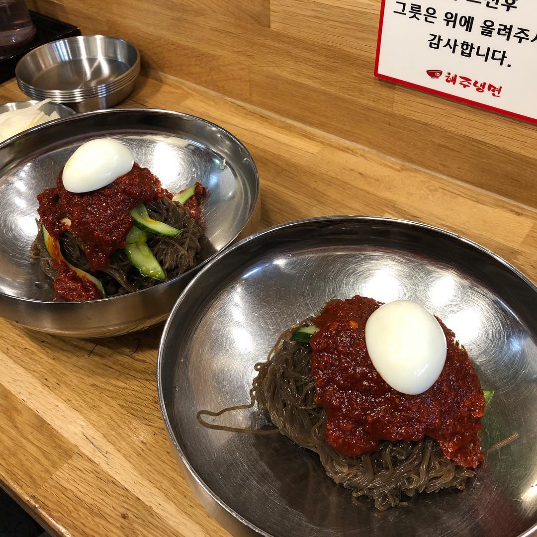 Bibim naengmyeon cùng phần tương ớt Gochujang