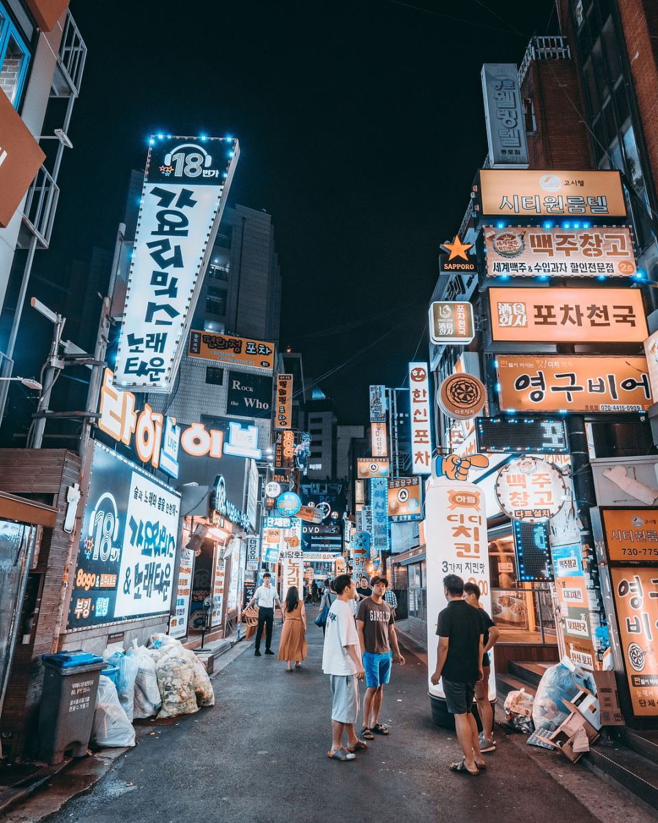 Khu phố Myeongdong khi lên đèn